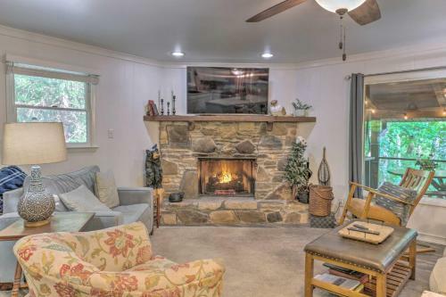 Beautiful Connestee Falls Home With Porch In Brevard