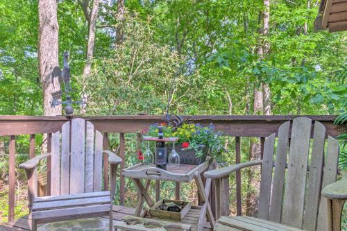 Beautiful Connestee Falls Home With Porch In Brevard