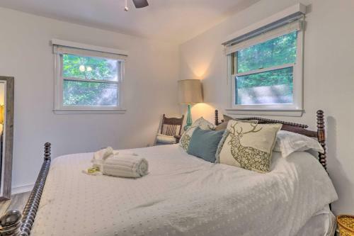 Beautiful Connestee Falls Home With Porch In Brevard