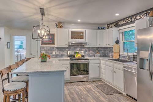 Beautiful Connestee Falls Home With Porch In Brevard