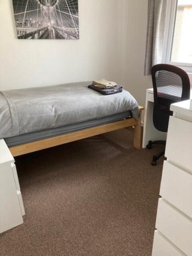 5-bed Town House In Newport