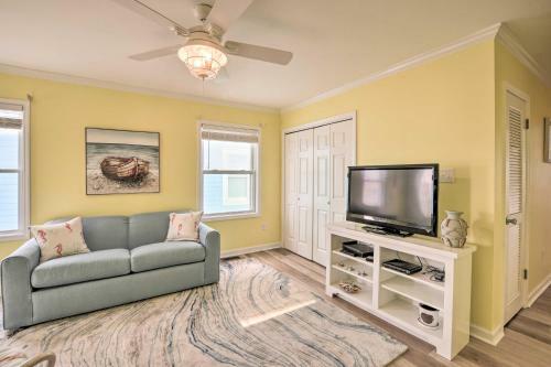 Large-group Getaway - Beachfront Home With Pool!