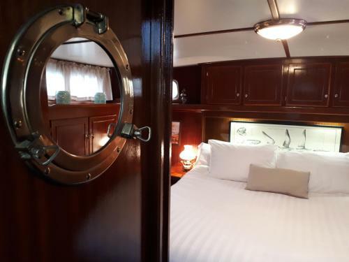 Cabana & Boat "corus"
