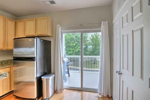 Chic Ashburn Townhome With Balcony, Pool Access