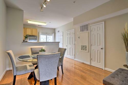 Chic Ashburn Townhome With Balcony, Pool Access