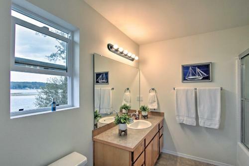 Waterfront Allyn Home With Fire Pit And Backyard!