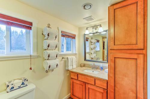 Remodeled 2-story Home 2 Mi To Historic Gig Harbor