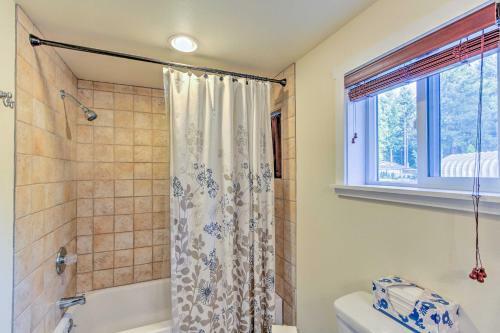Remodeled 2-story Home 2 Mi To Historic Gig Harbor
