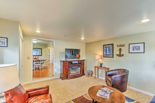 Remodeled 2-story Home 2 Mi To Historic Gig Harbor