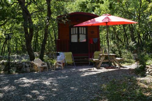 Roulottes Et Cabanes De Saint Cerice