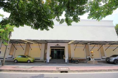 Hotel Oyo 1002 Pinklao Resort