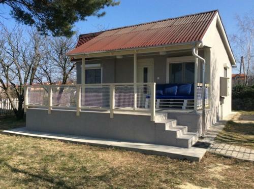 Szegf? Apartmanh�z