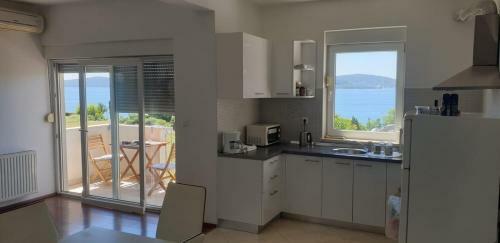 Apartamentos Seaview Holiday House Mali Rog