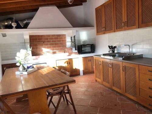 Villa Neoclassical Mansion With View And Garden