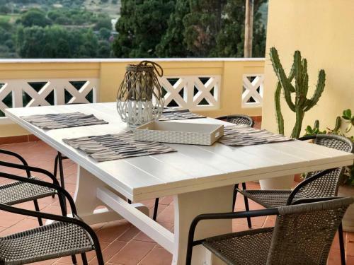 Villa Neoclassical Mansion With View And Garden