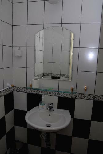 Hostal Chola Guest House