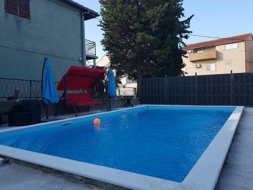 Apartments Star With Pool