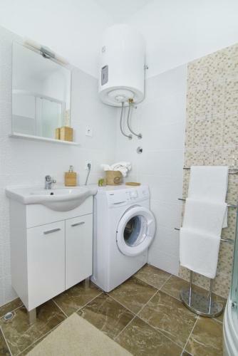 Apartment Dragana, Jezera, Island Murter