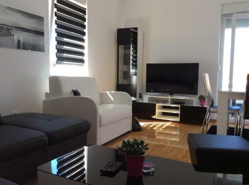 Penthouse B&w Luxury Apartment