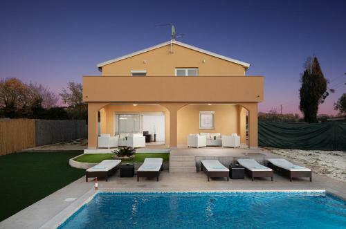 Villa Suhalj