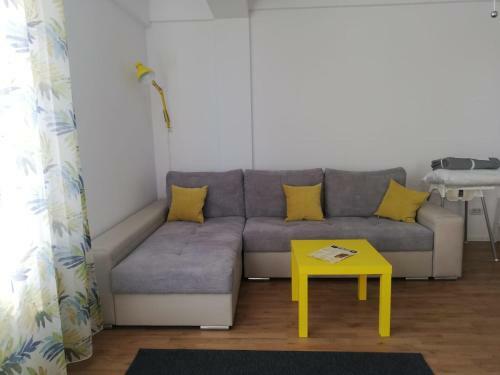 Lemon Apartment