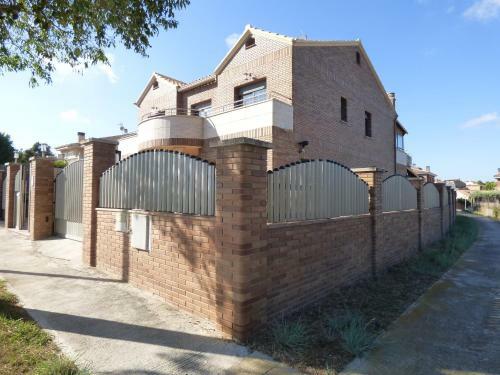 Chalet Moderno Con Piscina En Calafell