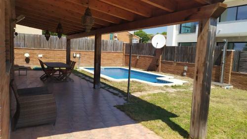 Chalet Moderno Con Piscina En Calafell
