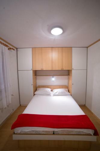 Hostal Apartmani Fu?a Rab