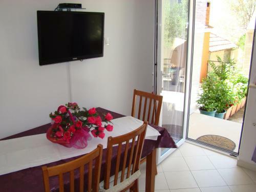 Hostal Apartments Ada