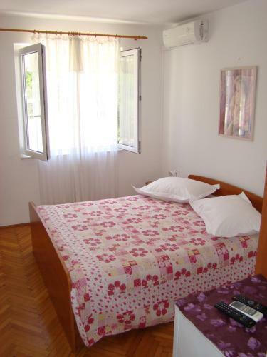 Hostal Apartments Ada