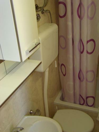 Hostal Apartments Ada