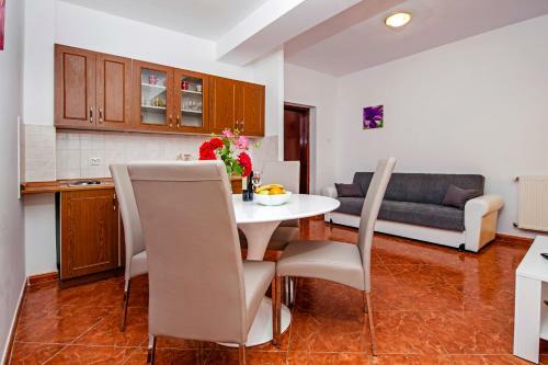 Apartments Ana