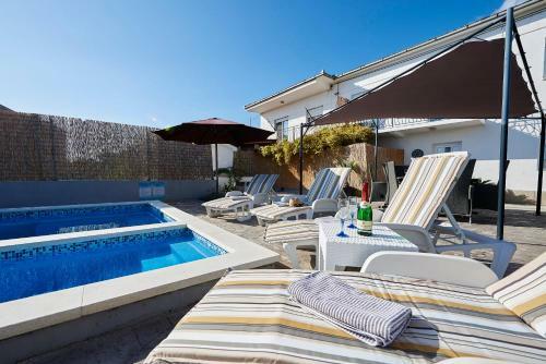Apartamentos Holiday Home Dino & Lea