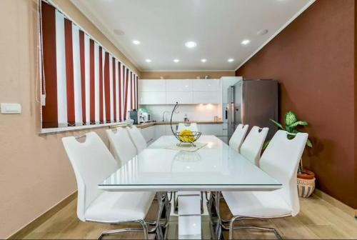 Luxury Apartment Twins