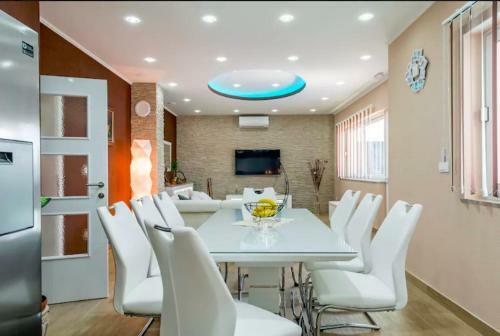 Luxury Apartment Twins
