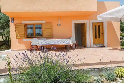 Castello Flower Apartment