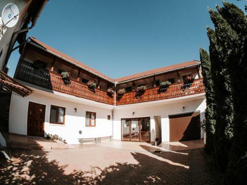 Hostal Pensiunea Katalin Vend�gh�z