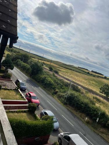 Super Spacious, 10 Mins From Beach, Pet Friendly
