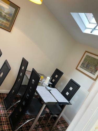 Super Spacious, 10 Mins From Beach, Pet Friendly