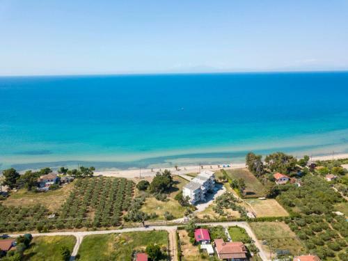 Apartment With 2 Bdrms In Beachfront Location