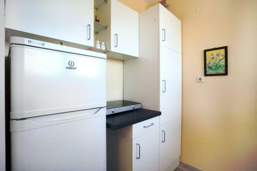 Apartment With 2 Bdrms In Beachfront Location