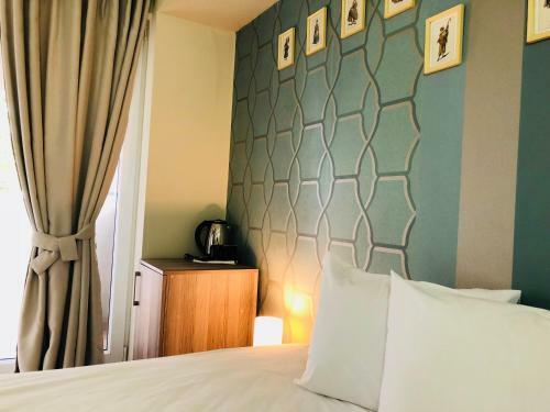 Hostal Anna By The Sea