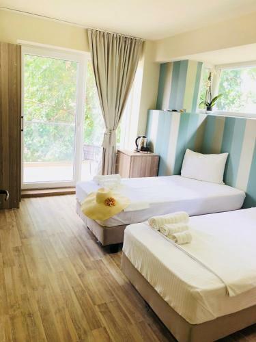 Hostal Anna By The Sea