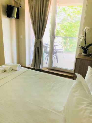 Hostal Anna By The Sea
