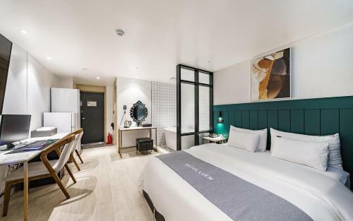 Hotel ?? ????