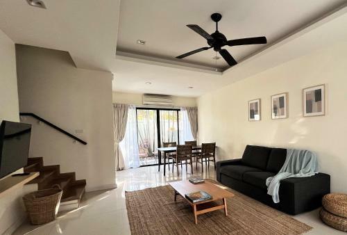 Townhouse At Laguna Park By Lofty