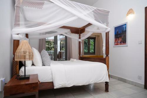 Hotel Jungle Addition
