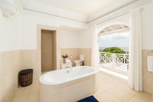 Ultra Luxury Infinity Pool Villa On Platinum Coast Gated Development