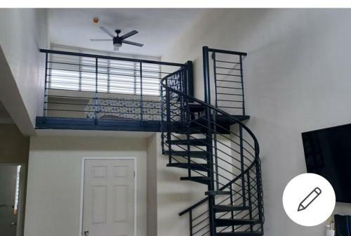 Queensborough Loft Whole Apartment