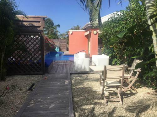 Villa Ti Paradis Cach�-piscine-dans Quartier R�sidentiel